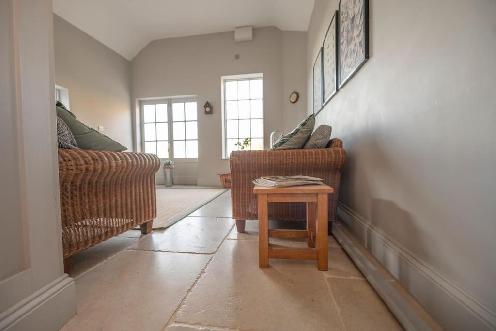 Georgian Country House -Panoramic Views -Sleeps 12 Рітін Екстер'єр фото