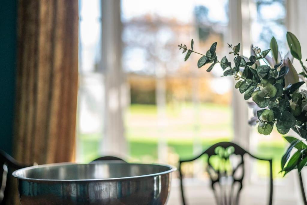 Georgian Country House -Panoramic Views -Sleeps 12 Рітін Екстер'єр фото